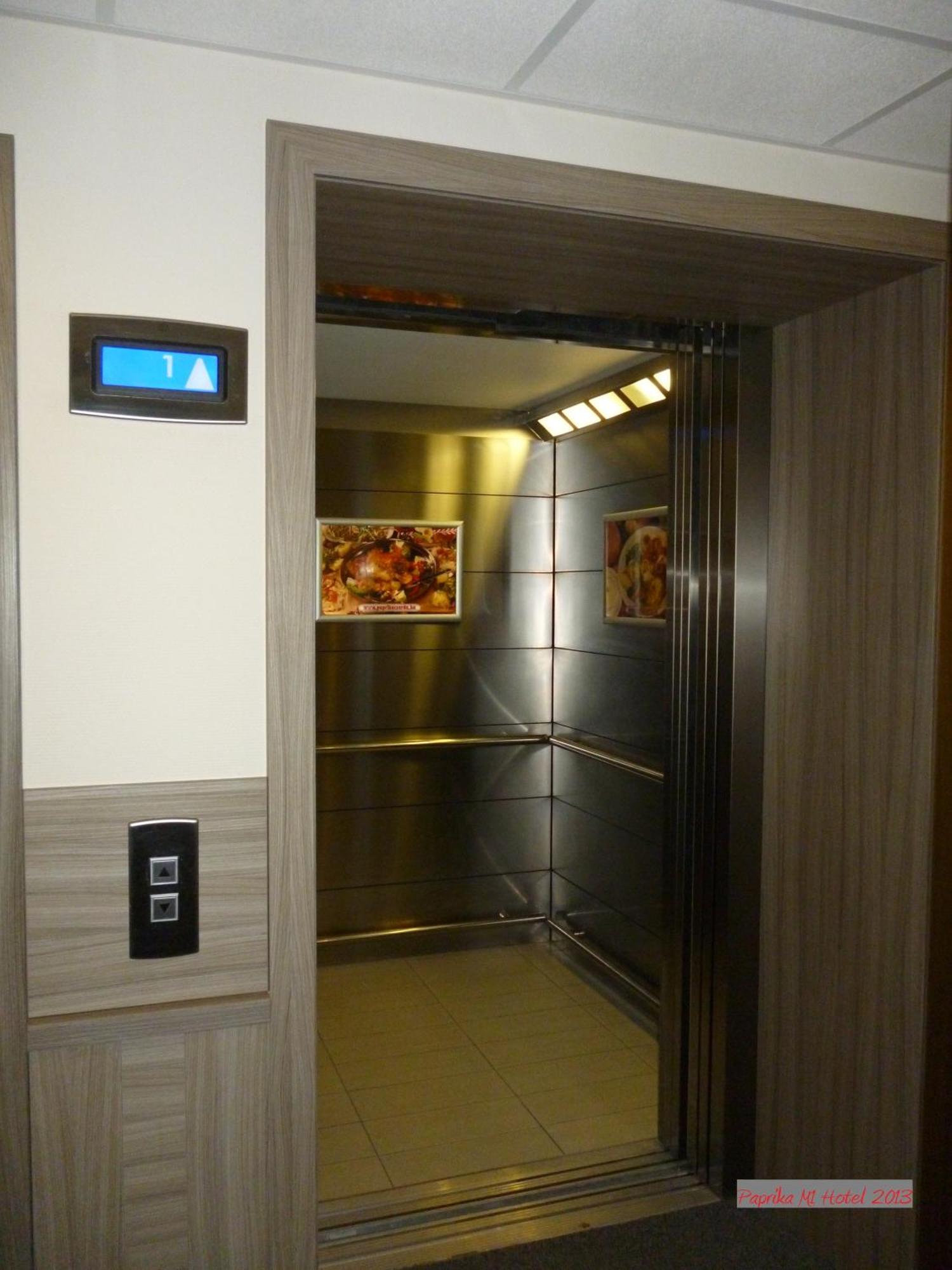 Paprika M1 Hotel Hegyeshalom Exterior foto