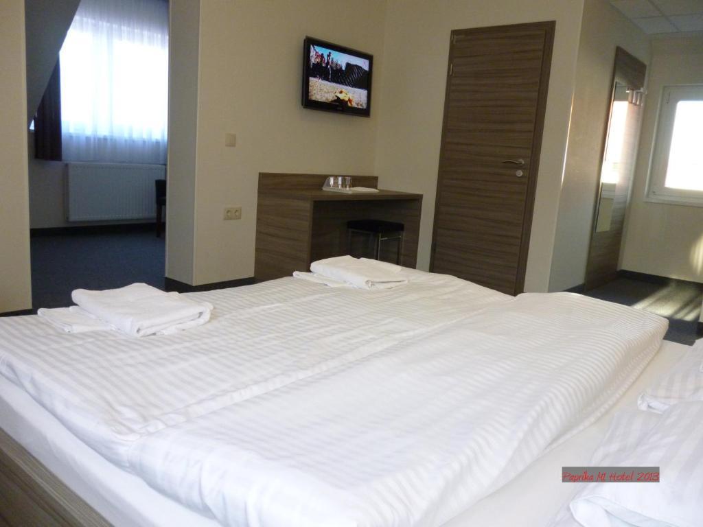 Paprika M1 Hotel Hegyeshalom Habitación foto